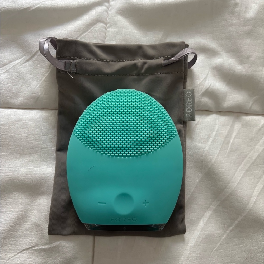 Foreo Luna Facial Cleansing Brush